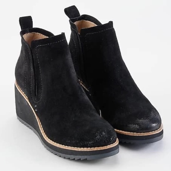 SOFFT Emeree Wedge Bootie Modern Chelsea Boot Suede Waterproof Black 8M - Picture 2 of 6